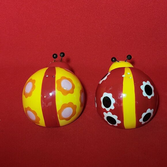 Ladybug Garden Colorful Ceramic Salt & Pepper Shakers - Picture 2 of 10